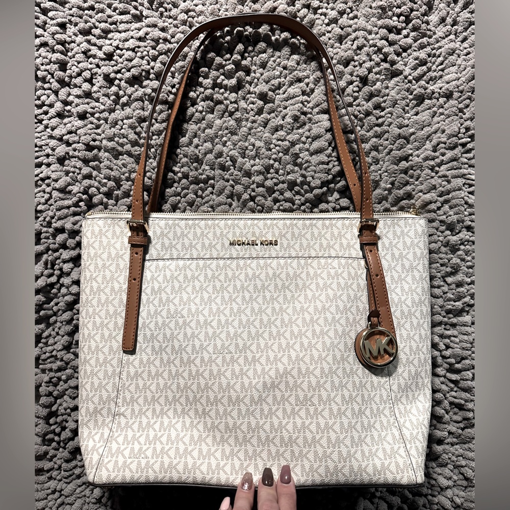 Michael Kors Signature Ciara Zipper Tote